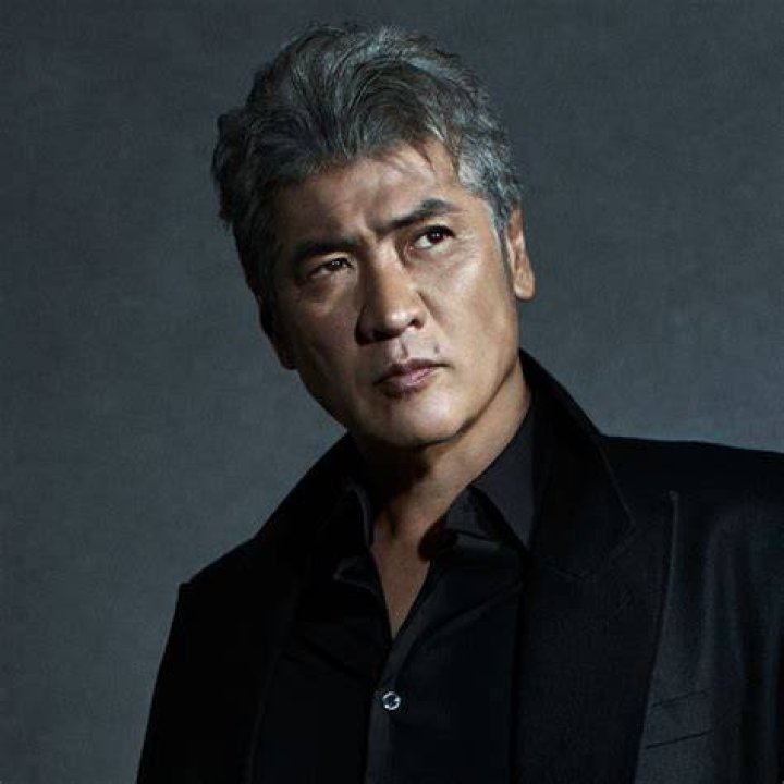 吉川晃司さん「娘」報道は何が事実？家族のプライバシーと公的情報
